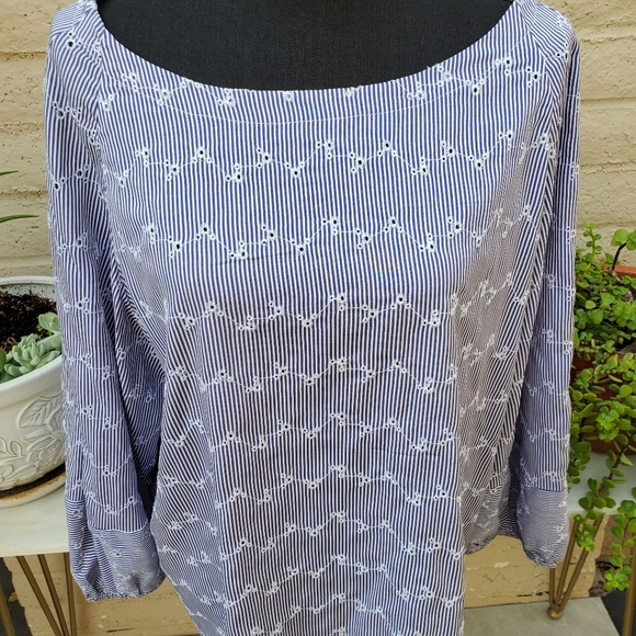 LOFT Blouse - Picture 2 of 7